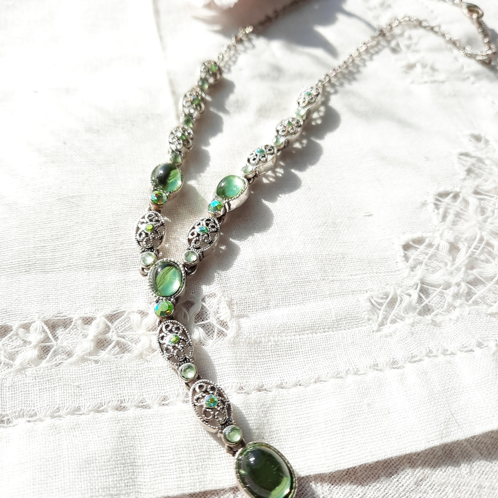 Avon SP Green Crystal Lariat Necklace, Silvertone